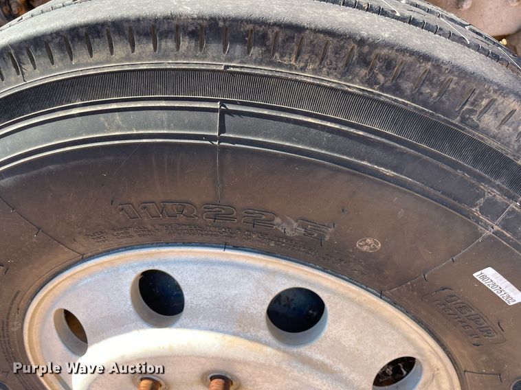 image for item DI3641 2005 International 9200i  semi truck