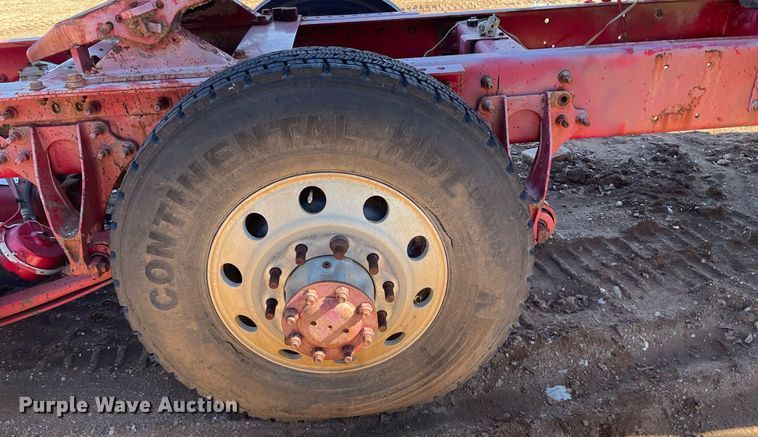 image for item DI3641 2005 International 9200i  semi truck