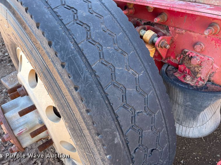 image for item DI3641 2005 International 9200i  semi truck