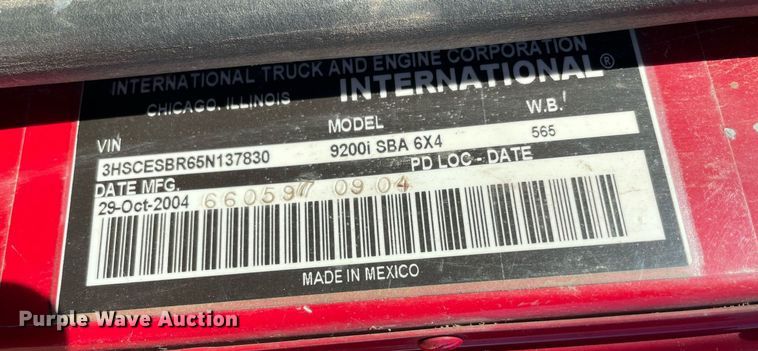image for item DI3641 2005 International 9200i  semi truck