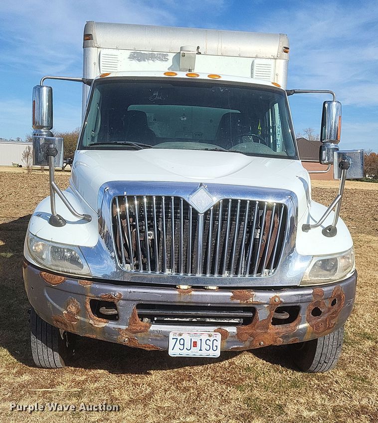 image for item DK1171 2005 International 4400  box truck
