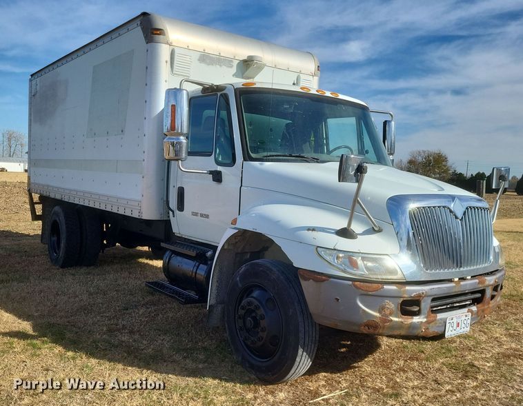 image for item DK1171 2005 International 4400  box truck