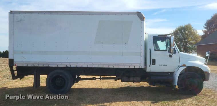 image for item DK1171 2005 International 4400  box truck