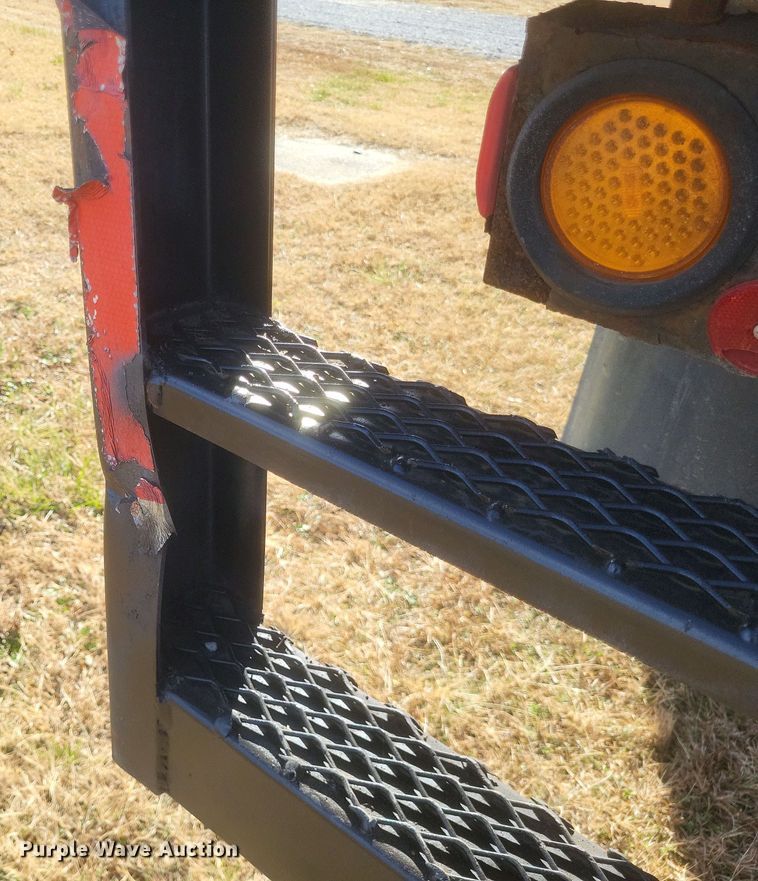 image for item DK1171 2005 International 4400  box truck