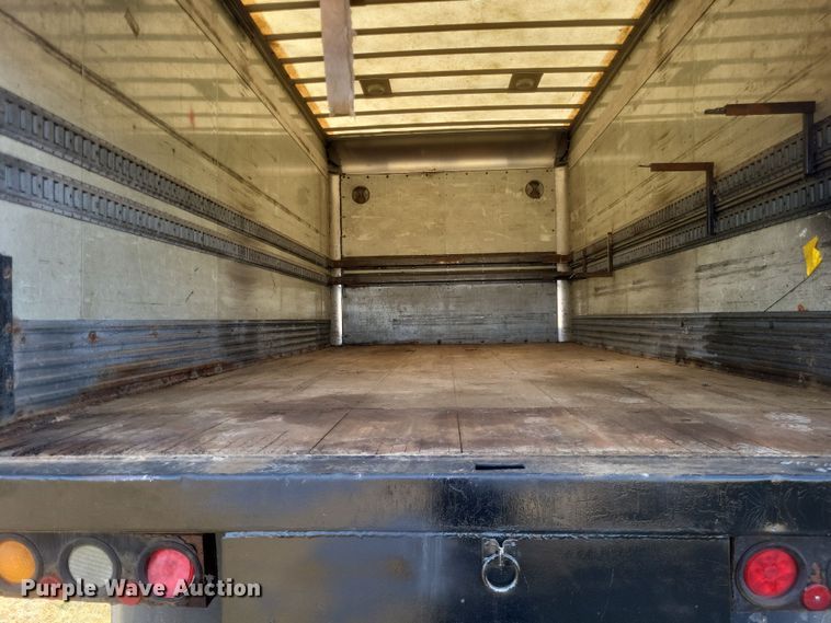 image for item DK1171 2005 International 4400  box truck