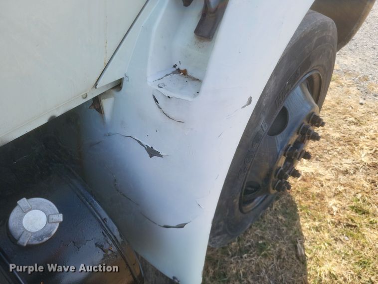 image for item DK1171 2005 International 4400  box truck