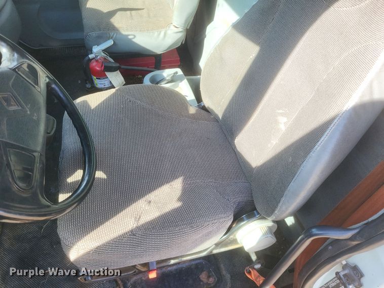 image for item DK1171 2005 International 4400  box truck