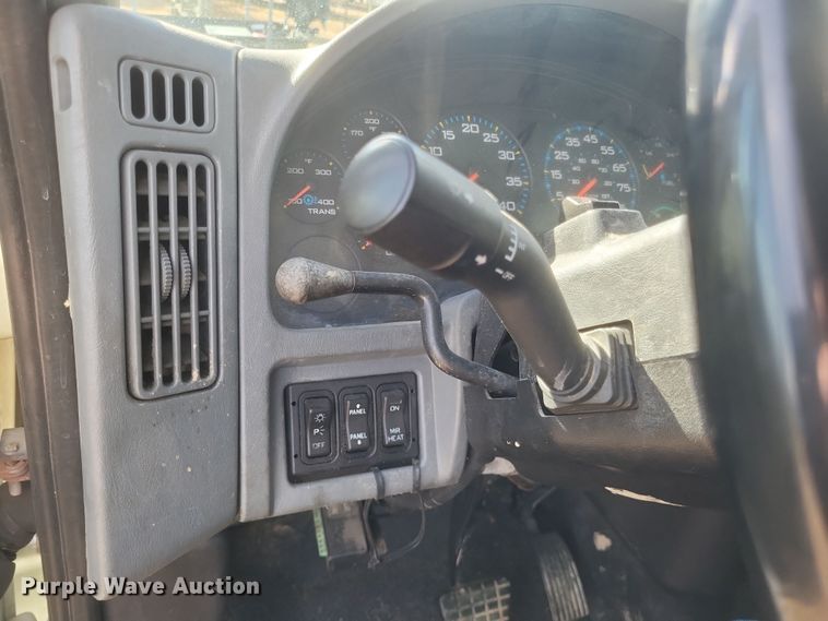 image for item DK1171 2005 International 4400  box truck