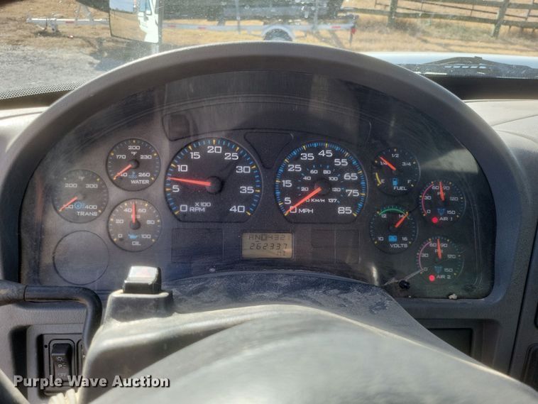 image for item DK1171 2005 International 4400  box truck