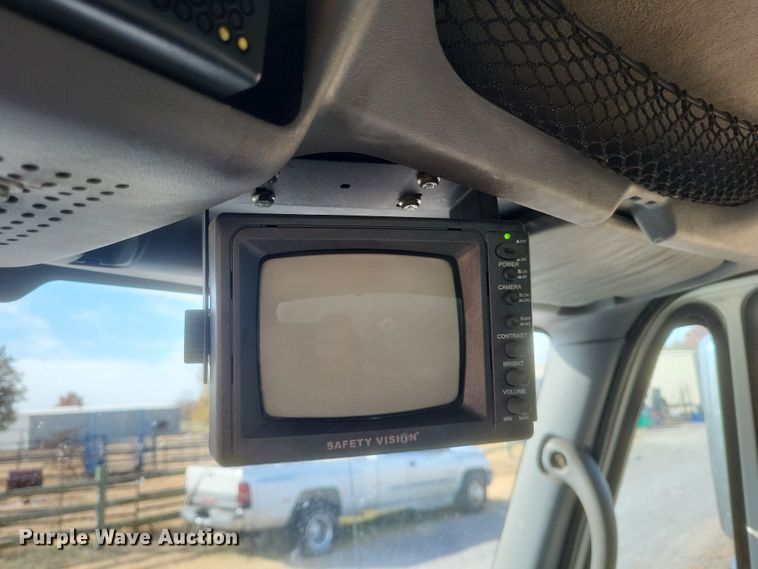 image for item DK1171 2005 International 4400  box truck