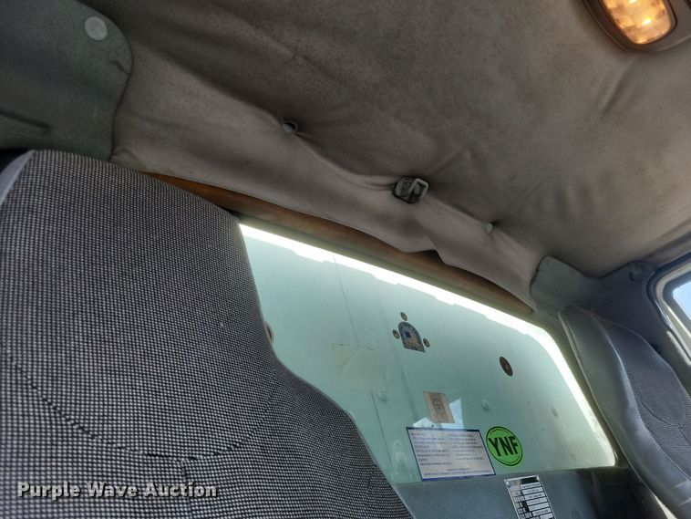 image for item DK1171 2005 International 4400  box truck