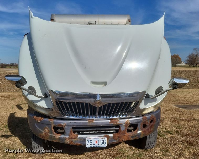 image for item DK1171 2005 International 4400  box truck