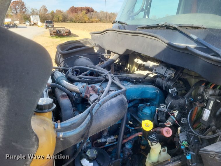 image for item DK1171 2005 International 4400  box truck