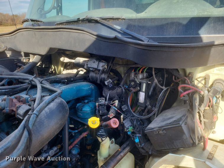 image for item DK1171 2005 International 4400  box truck