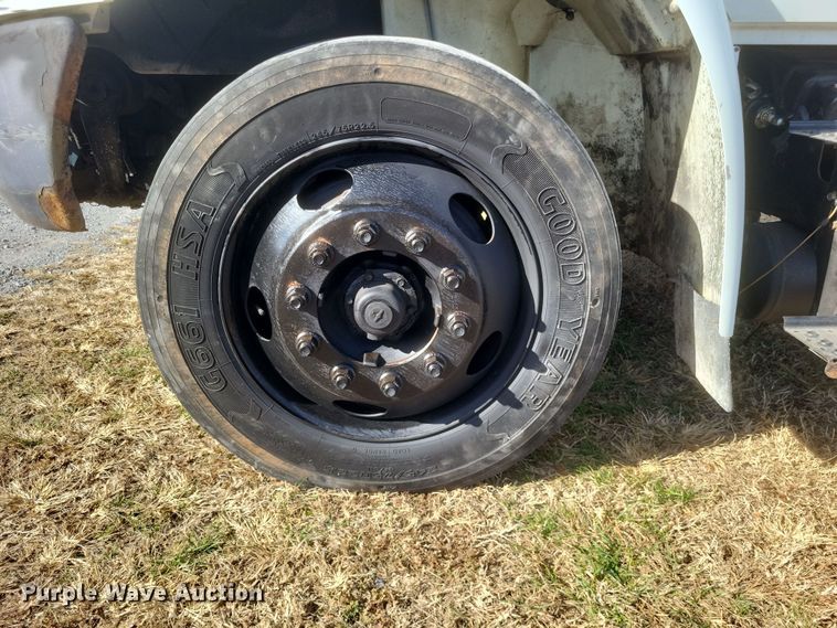 image for item DK1171 2005 International 4400  box truck