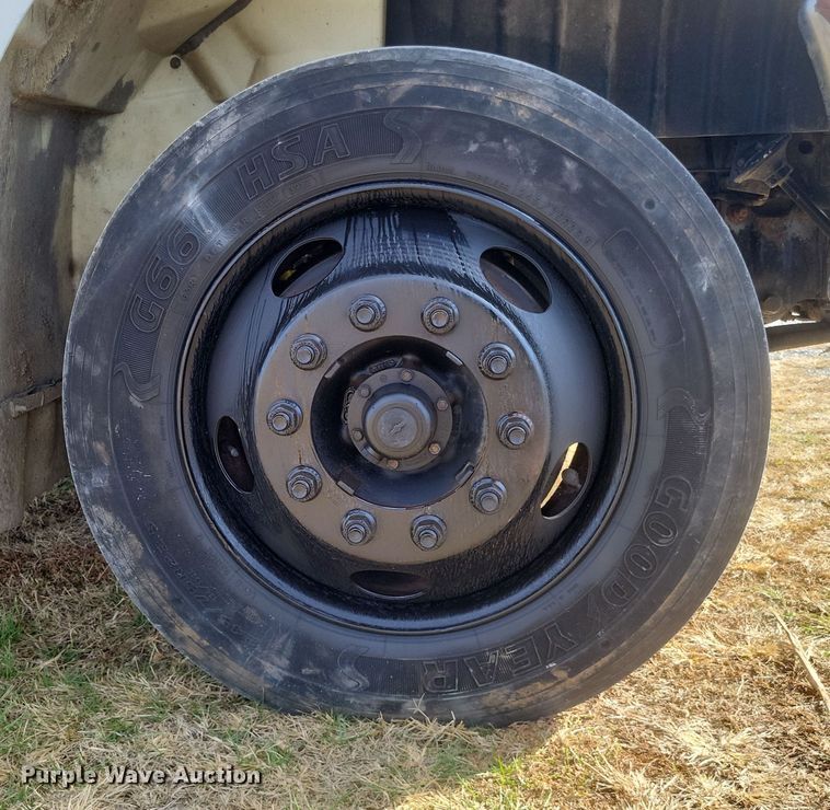 image for item DK1171 2005 International 4400  box truck