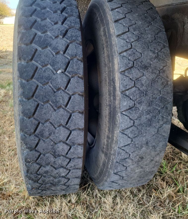 image for item DK1171 2005 International 4400  box truck