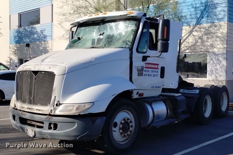 image for item DK8860 2003 International 8600  semi truck