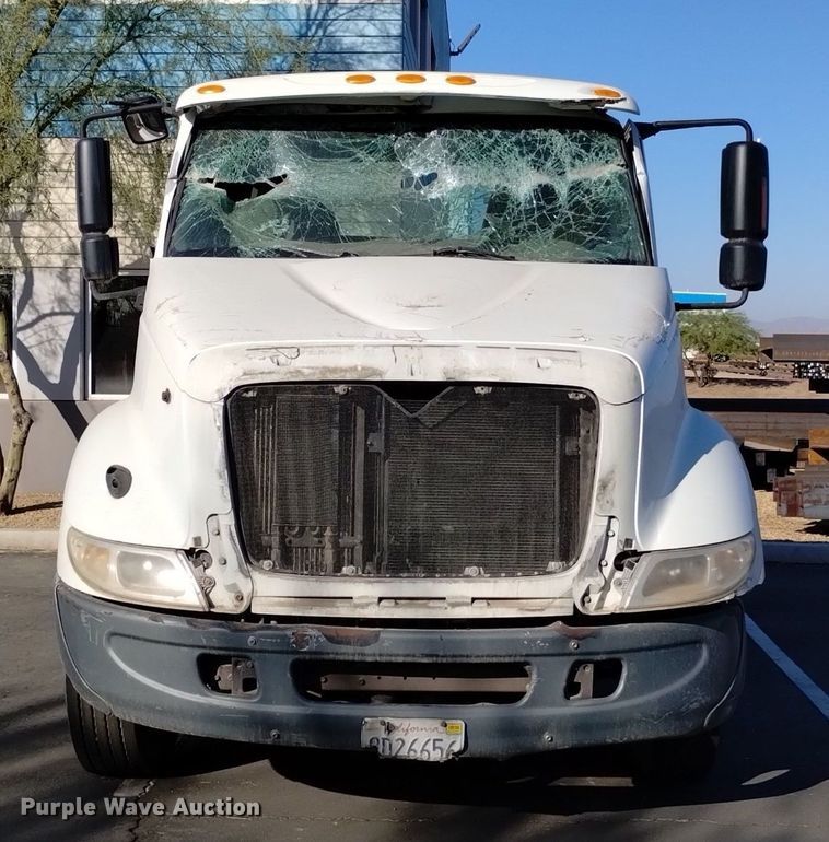 image for item DK8860 2003 International 8600  semi truck