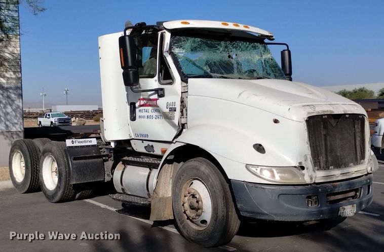 image for item DK8860 2003 International 8600  semi truck