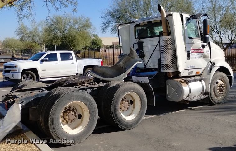 image for item DK8860 2003 International 8600  semi truck