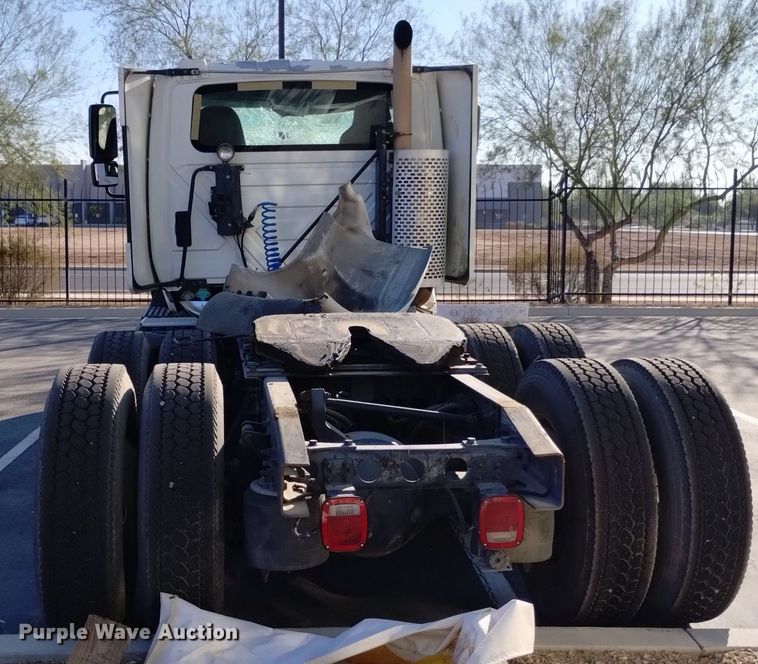 image for item DK8860 2003 International 8600  semi truck