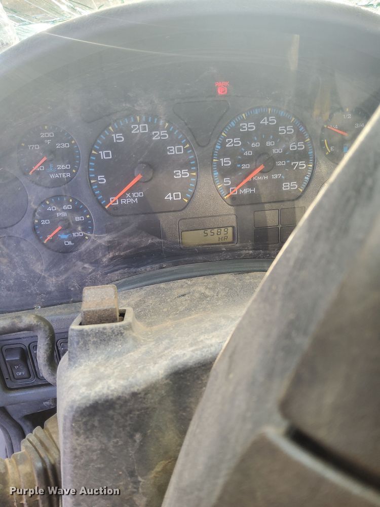 image for item DK8860 2003 International 8600  semi truck