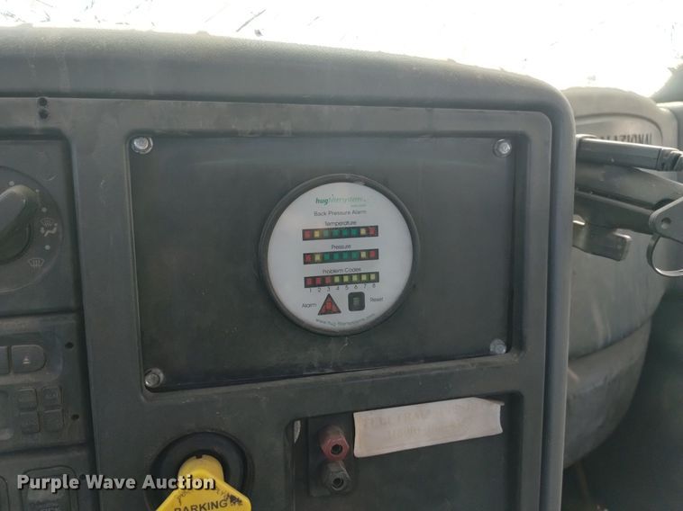 image for item DK8860 2003 International 8600  semi truck