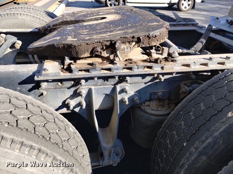 image for item DK8860 2003 International 8600  semi truck