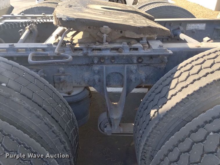 image for item DK8860 2003 International 8600  semi truck