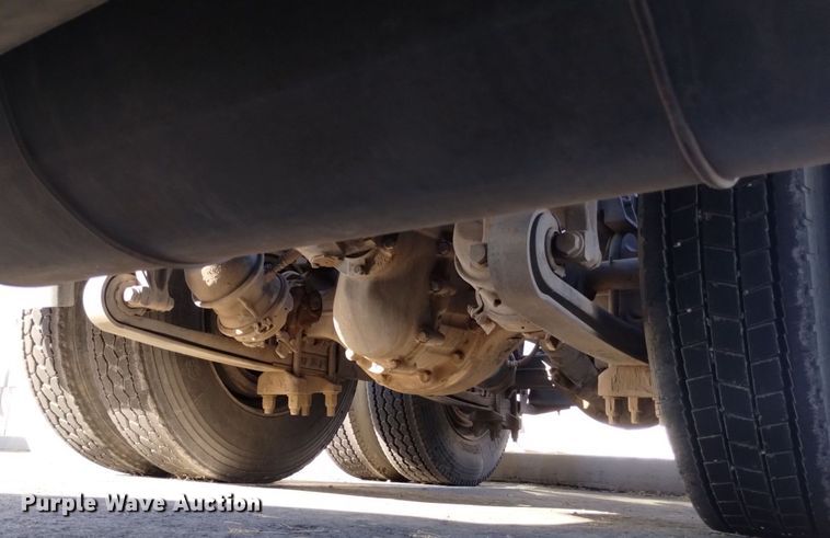 image for item DK8860 2003 International 8600  semi truck