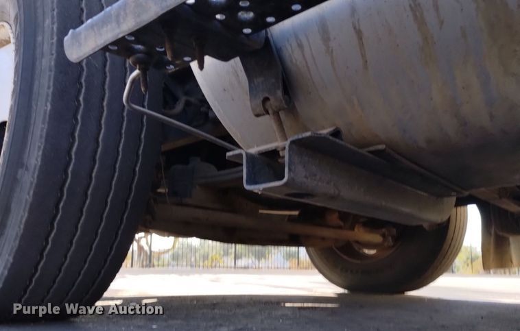 image for item DK8860 2003 International 8600  semi truck