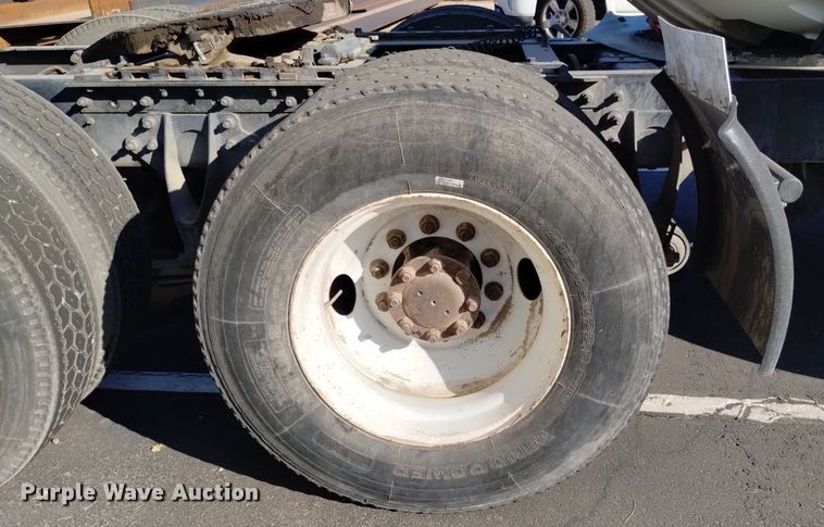 image for item DK8860 2003 International 8600  semi truck