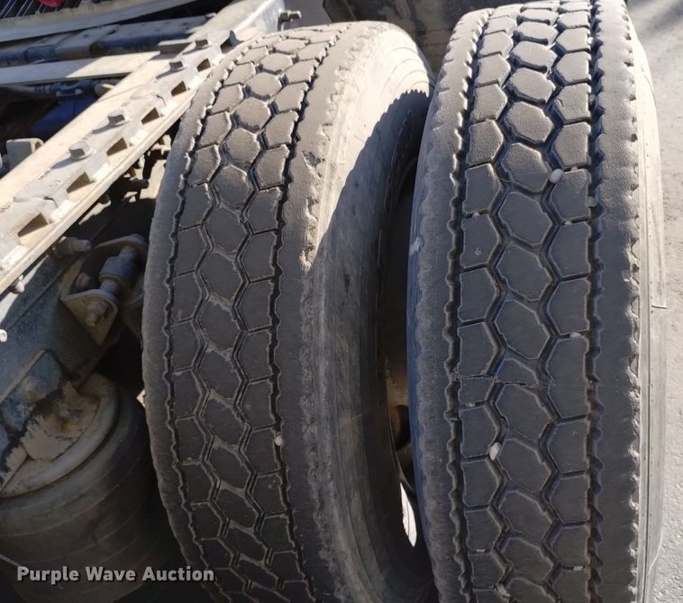 image for item DK8860 2003 International 8600  semi truck