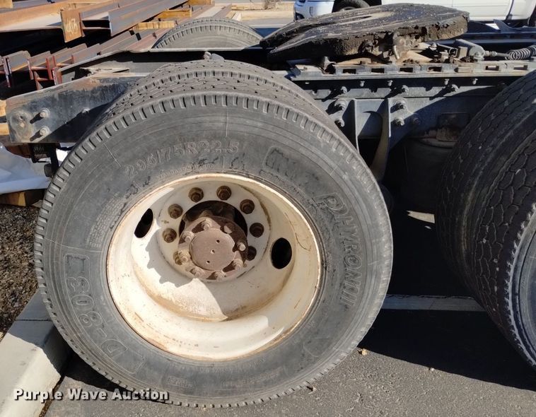 image for item DK8860 2003 International 8600  semi truck