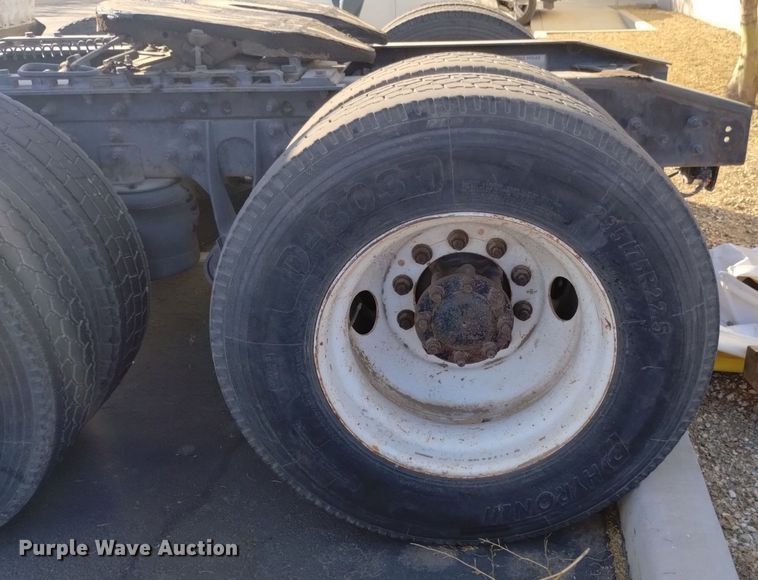 image for item DK8860 2003 International 8600  semi truck