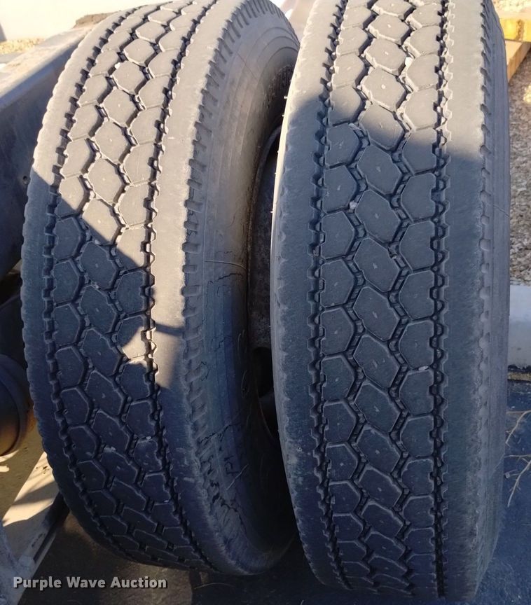 image for item DK8860 2003 International 8600  semi truck