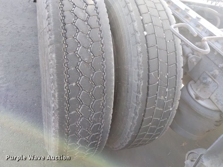 image for item DK8860 2003 International 8600  semi truck