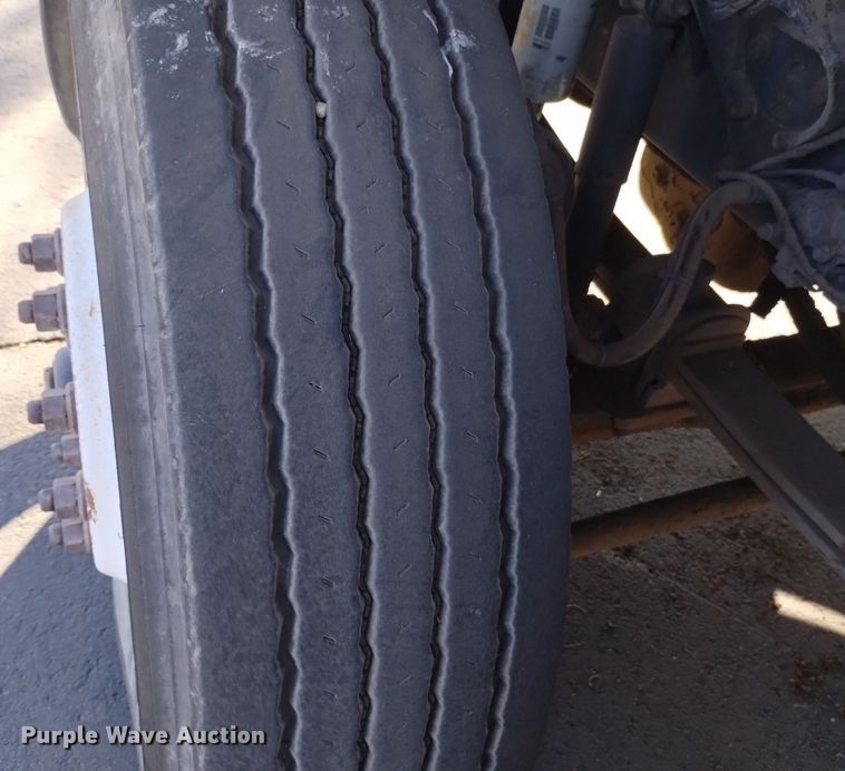 image for item DK8860 2003 International 8600  semi truck