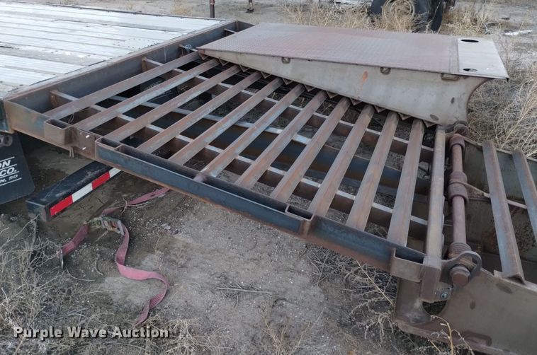 image for item DK8877 2003 Transcraft DTL-2100  drop deck equipment trailer