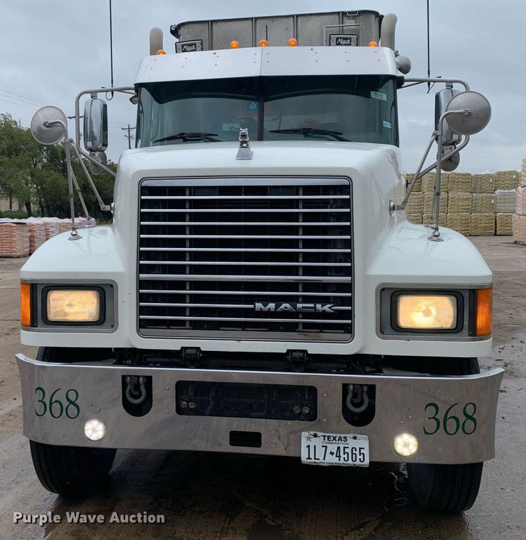 image for item DP8727 2013 Mack CHU613  semi truck