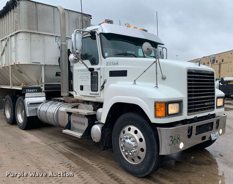 image for item DP8727 2013 Mack CHU613  semi truck