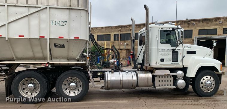 image for item DP8727 2013 Mack CHU613  semi truck