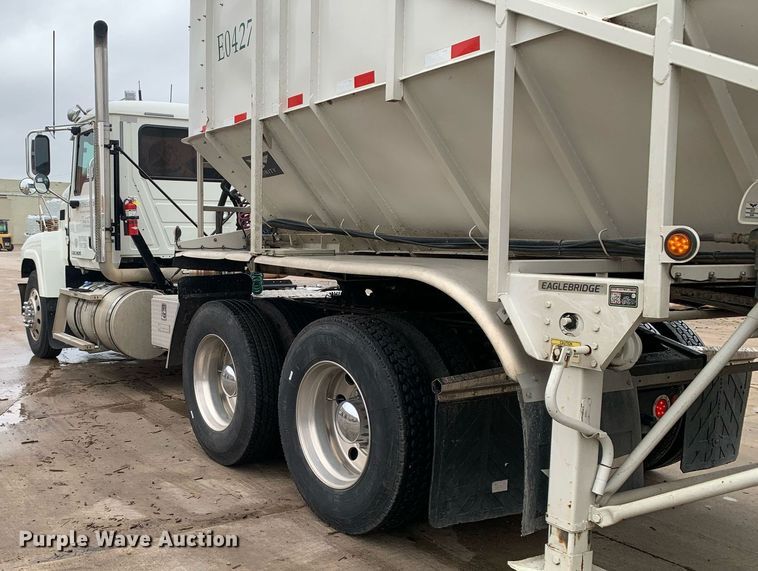 image for item DP8727 2013 Mack CHU613  semi truck