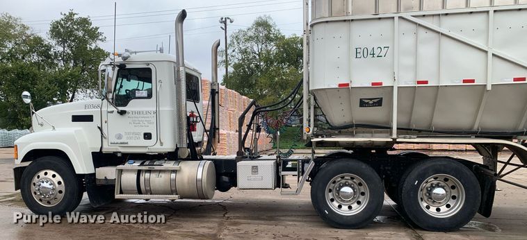 image for item DP8727 2013 Mack CHU613  semi truck