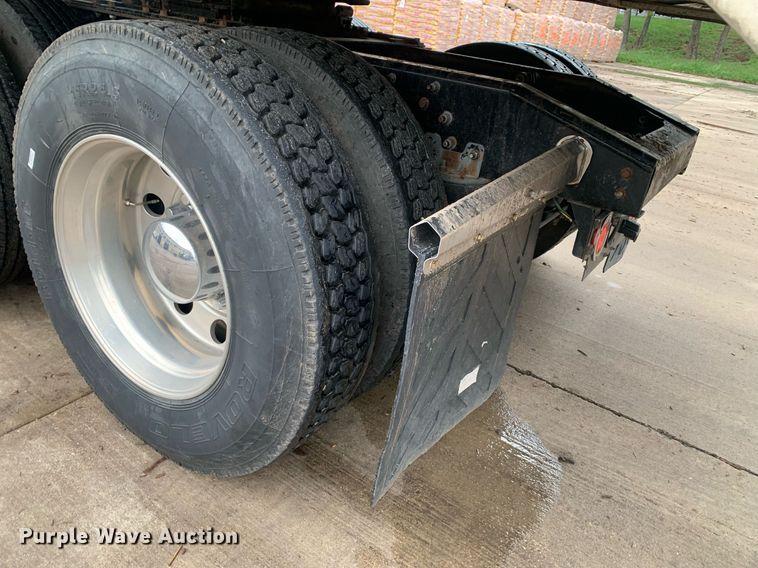 image for item DP8727 2013 Mack CHU613  semi truck