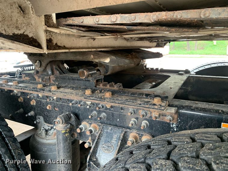 image for item DP8727 2013 Mack CHU613  semi truck