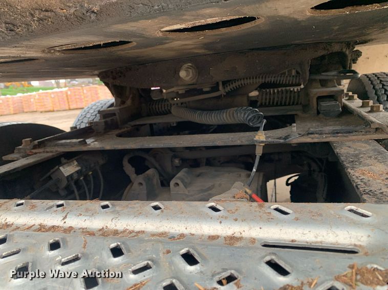 image for item DP8727 2013 Mack CHU613  semi truck