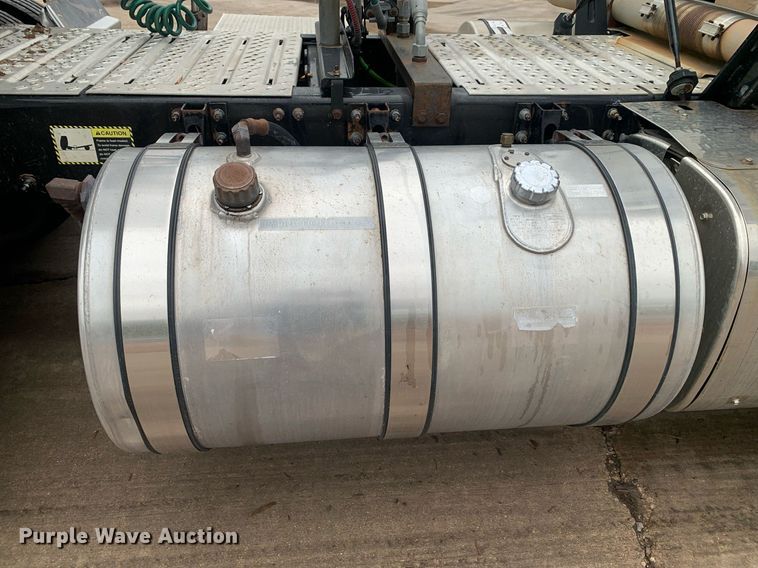 image for item DP8727 2013 Mack CHU613  semi truck