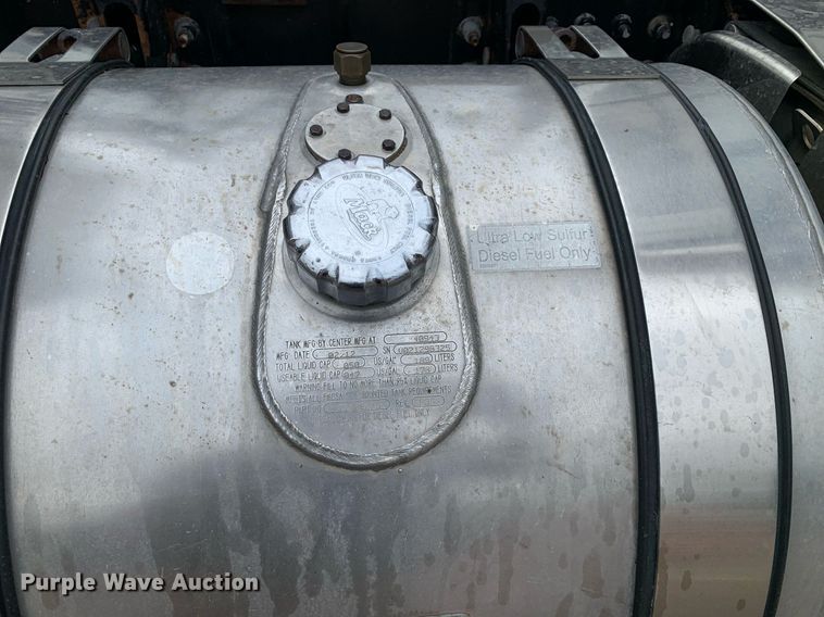 image for item DP8727 2013 Mack CHU613  semi truck